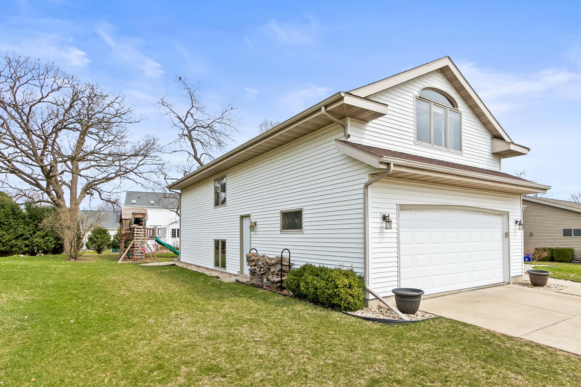 7338 Blue Maple Trail