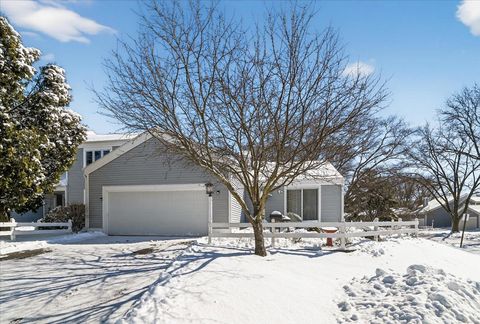Photo of 61 Oak Creek Trail, Madison, WI 53717 (MLS # 2017986)