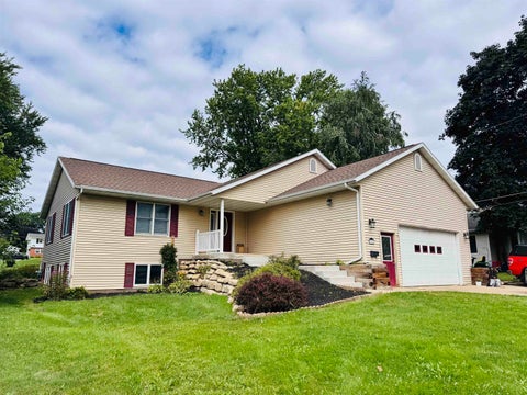 Photo of 308 S Lindsey Street, Dodgeville, WI 53533 (MLS # 2030039)