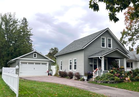 Photo of 315 10th Street, Baraboo, WI 53913 (MLS # 2010548)