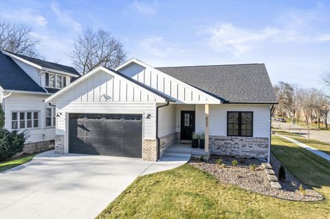 Photo of 827 Cedar Street, Wisconsin Dells, WI 53965 (MLS # 2028609)