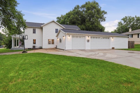 Photo of 163 Valley Drive, Janesville, WI 53546 (MLS # 2030460)