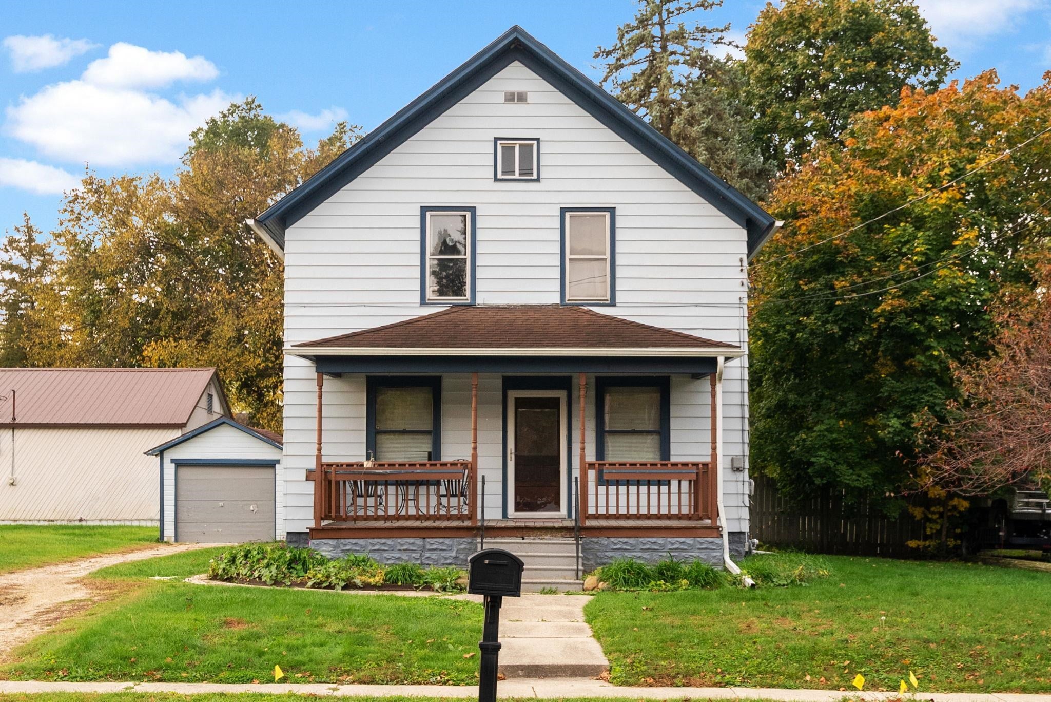 412 E Beloit Street - Photo 2