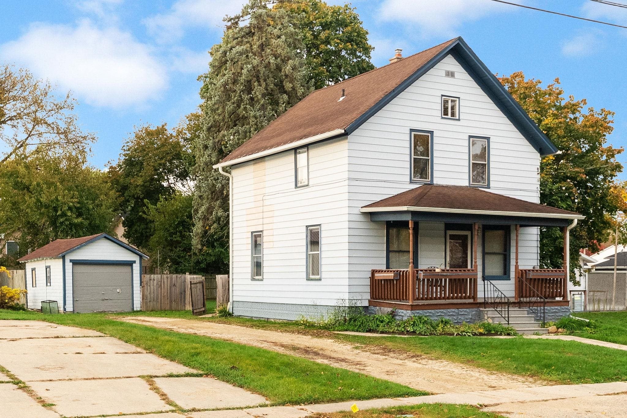 412 E Beloit Street - Photo 3