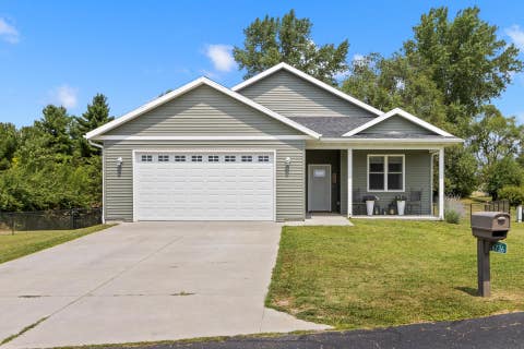 Photo of N6736 Clover Lane, Pardeeville, WI 53954 (MLS # 2029043)