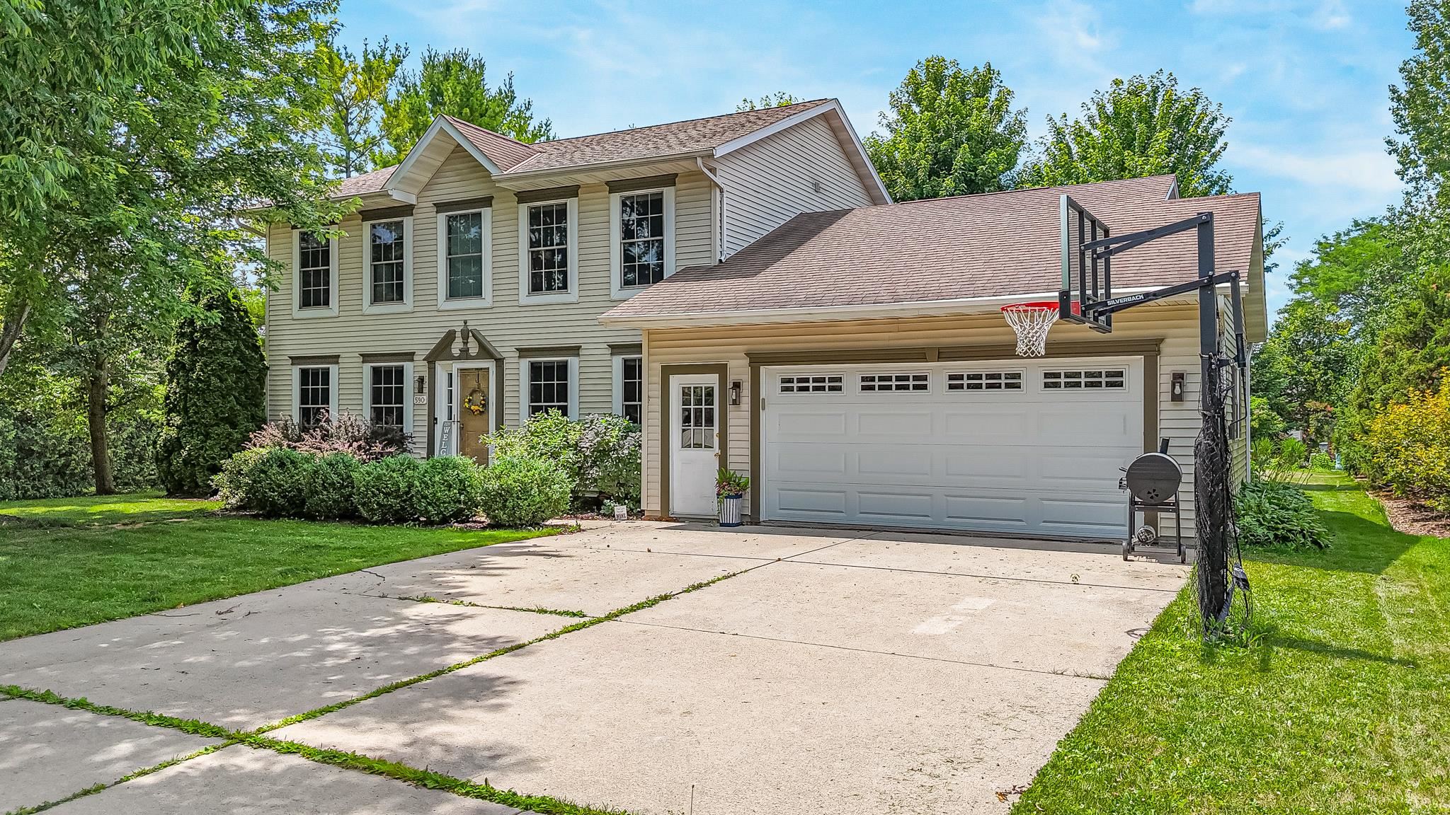 Photo 1 of 37 — 590 BROOKFIELD Boulevard, Fond Du Lac, WI 54935