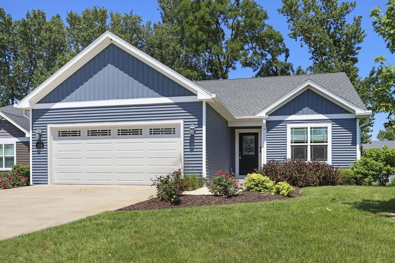 Photo 1 of 31 — 223 Summerhaven Lane, Lake Geneva, WI 53147