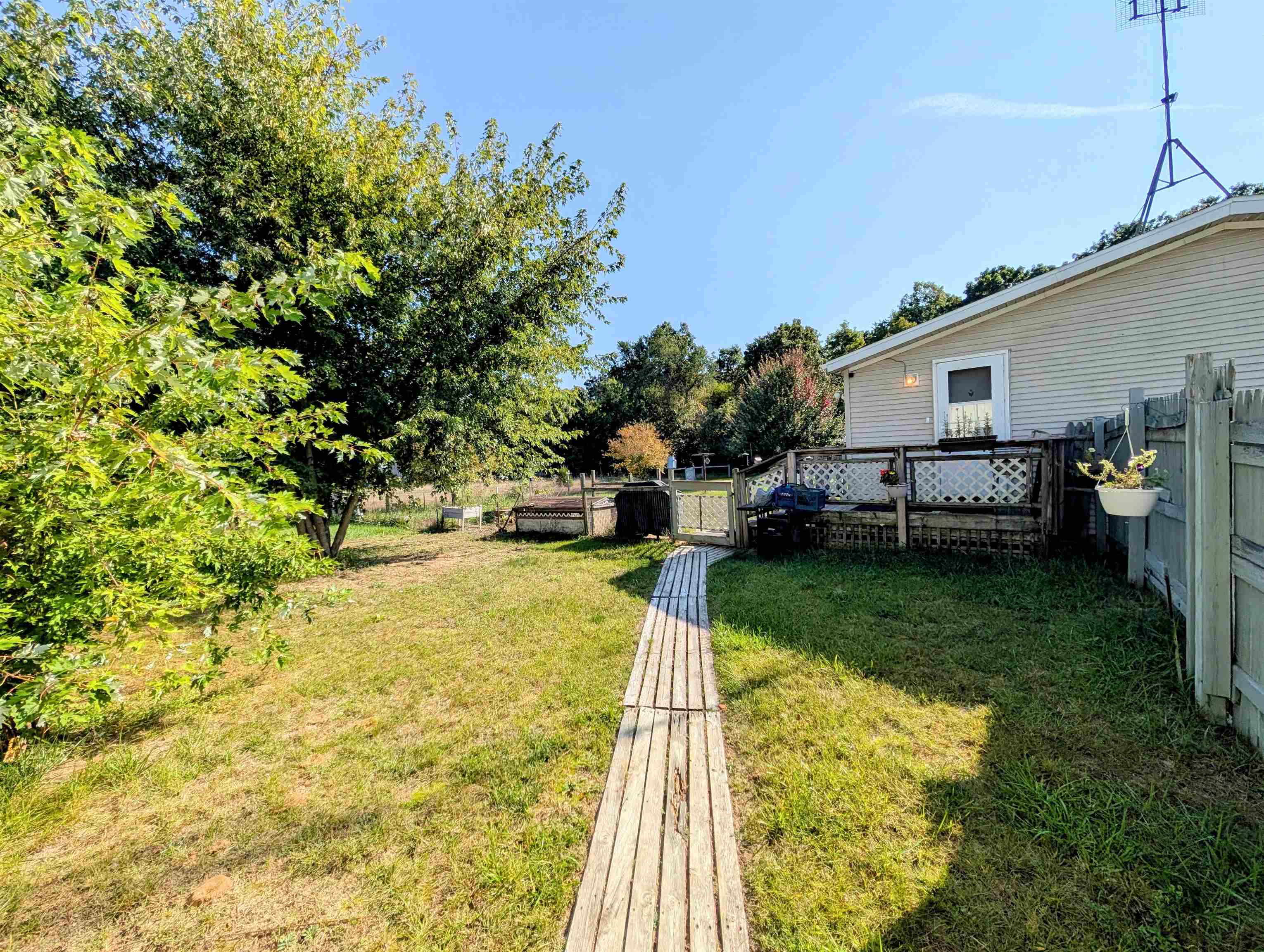 Lyndon Station, Wisconsin 53944, United States, 3 Bedrooms Bedrooms, ,2 BathroomsBathrooms,Residential,Active,212107