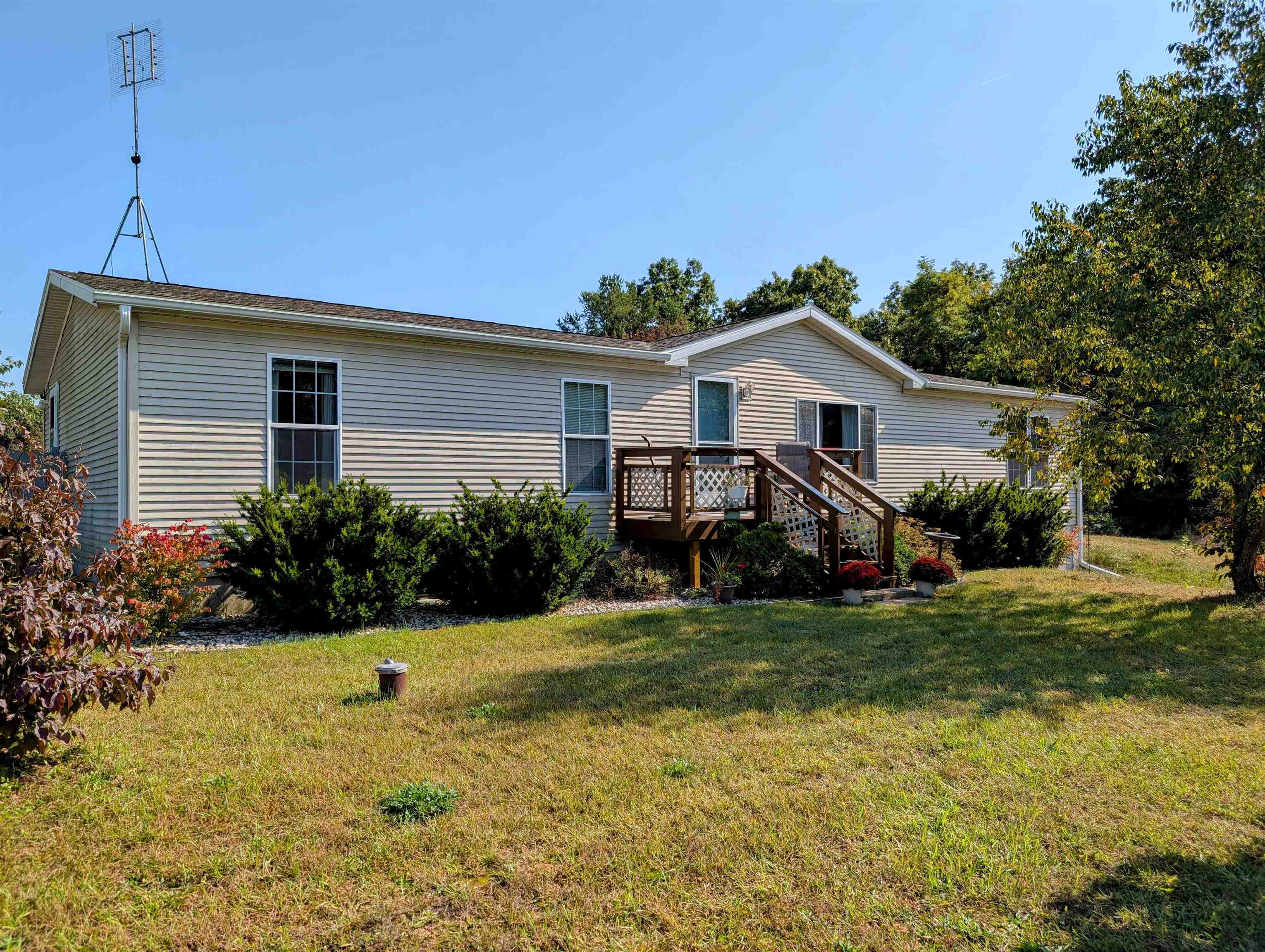 Lyndon Station, Wisconsin 53944, United States, 3 Bedrooms Bedrooms, ,2 BathroomsBathrooms,Residential,Active,212107