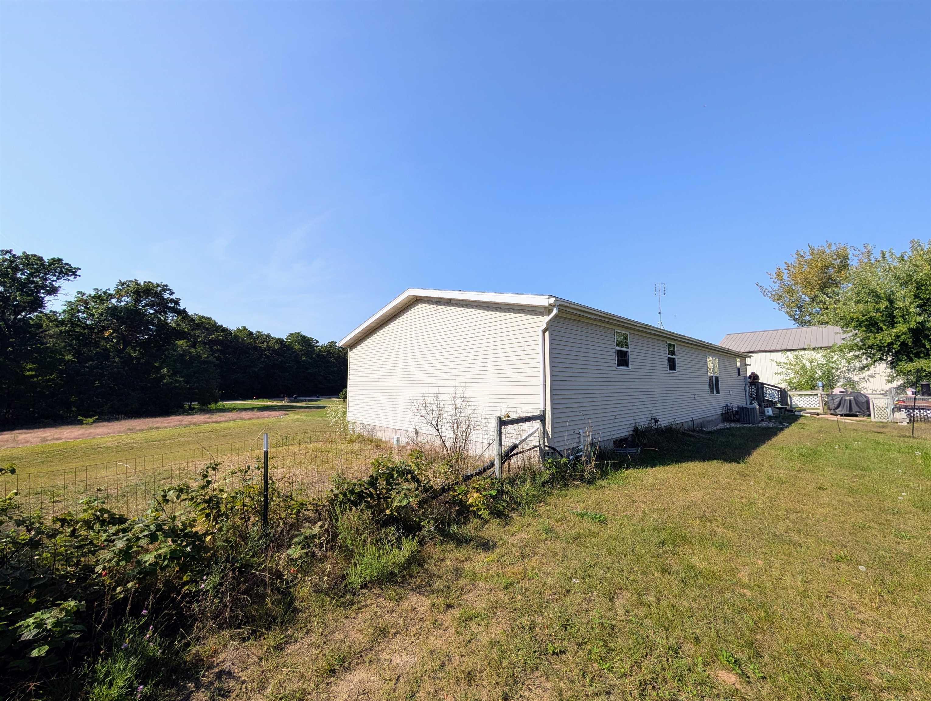 Lyndon Station, Wisconsin 53944, United States, 3 Bedrooms Bedrooms, ,2 BathroomsBathrooms,Residential,Active,212107