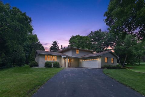 Photo of 3924 S Meadow Drive, Middleton, WI 53562 (MLS # 2025727)