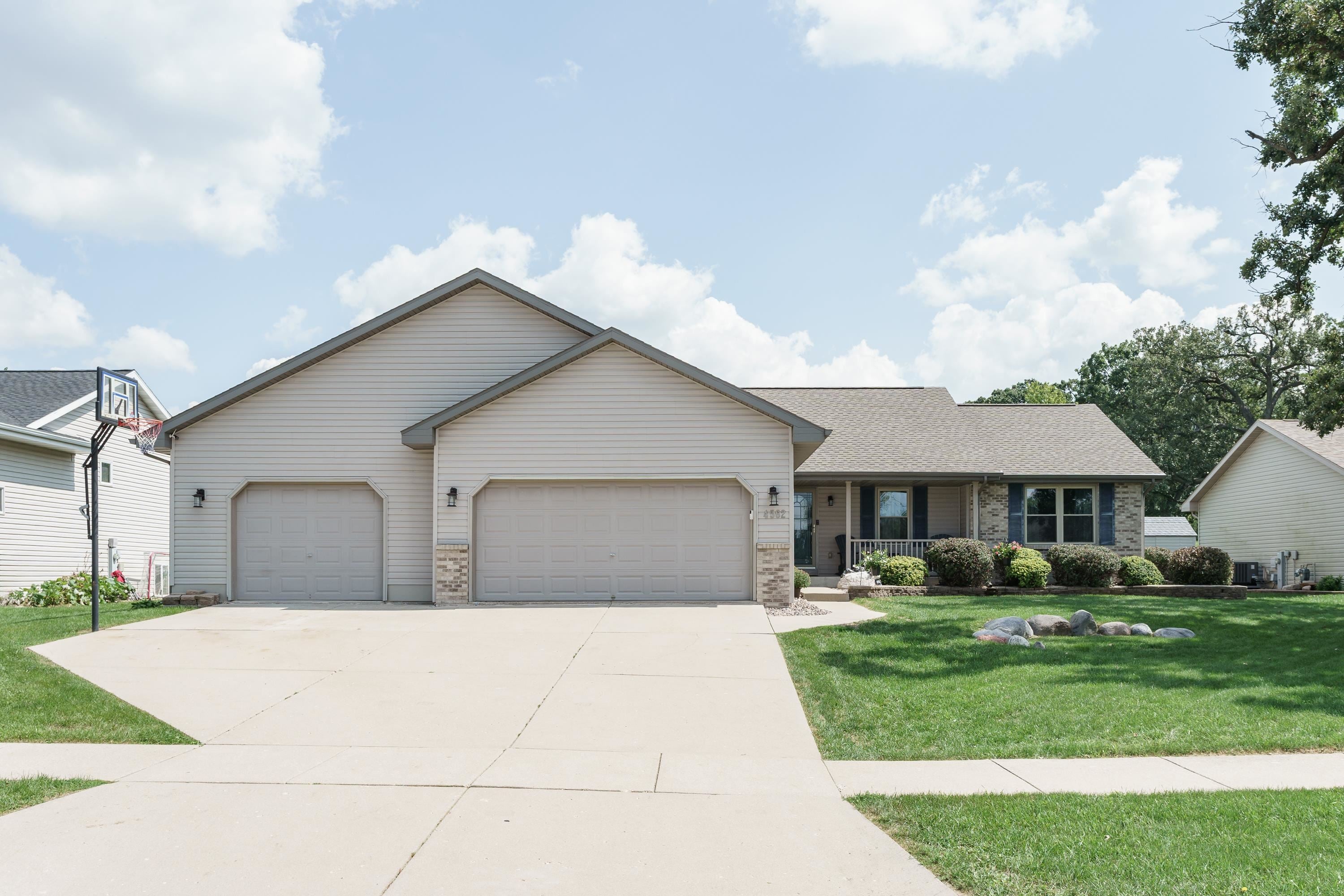 4562 Parkwood Drive