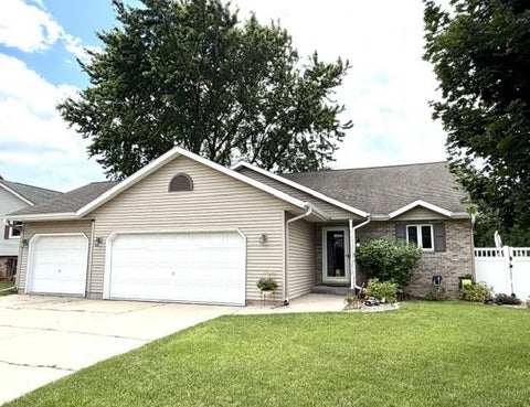 Photo of 3210 Thornton Drive, Janesville, WI 53548 (MLS # 2026089)
