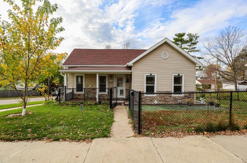 Photo of 320 Vine Street, Baraboo, WI 53913 (MLS # 2035693)