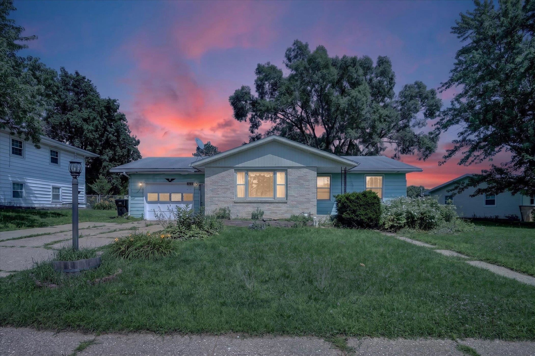 Photo 1 of 37 — 1941 Masters Street, Beloit, WI 53511