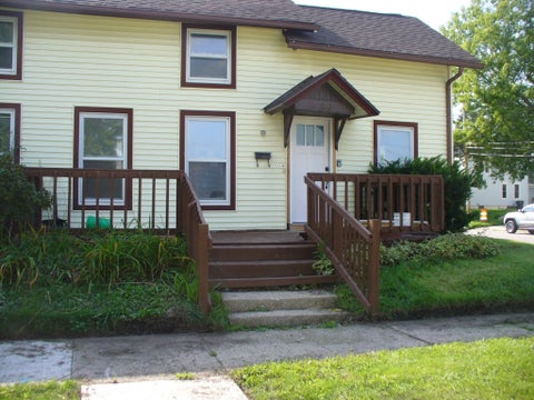 Photo of 633 N Chatham Street, Janesville, WI 53548 (MLS # 2032753)
