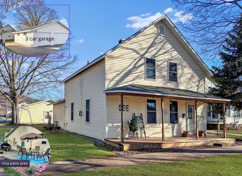 Photo of 412 N Wacouta Avenue, Prairie Du Chien, WI 53821 (MLS # 2023982)