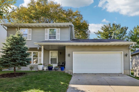 Photo of 7814 E Oakbrook Circle, Madison, WI 53717 (MLS # 2034517)