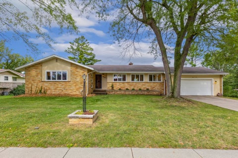 Photo of 405 Elmberta Street, Mauston, WI 53948 (MLS # 2032978)