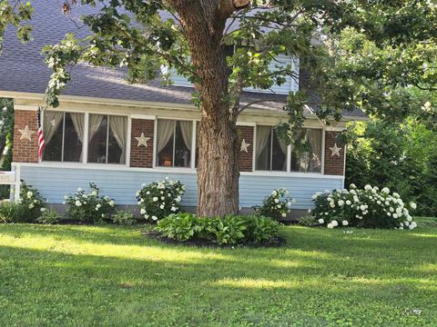 Photo of 905 4th Street, Brodhead, WI 53520 (MLS # 2027254)