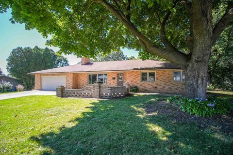 Photo of 706 Woodland Drive, Sun Prairie, WI 53590 (MLS # 2009560)