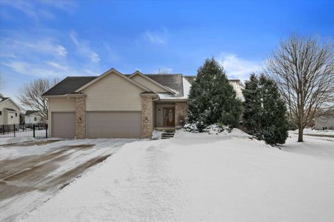Photo of 1221 Marcella Court, Sun Prairie, WI 53590 (MLS # 2018830)