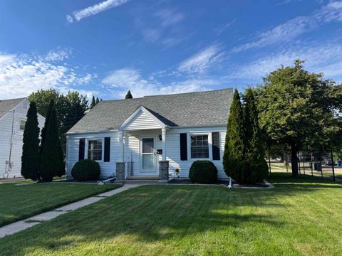 Photo of 921 Benton Avenue, Janesville, WI 53545 (MLS # 2031179)