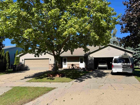 Photo of 732 Meadow Park Drive, Clinton, WI 53525 (MLS # 2034157)