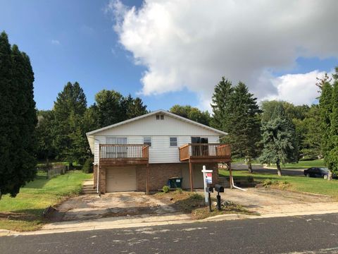 Photo of 705 Willow Run St Street, Cottage Grove, WI 53527 (MLS # 2009297)