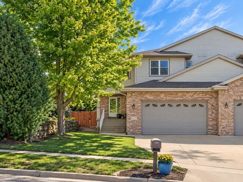 Photo of 1033 Vista Ridge Drive, Mount Horeb, WI 53572 (MLS # 2032275)