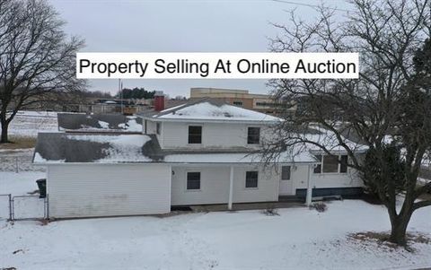 Photo of 800 E Taylor Street, Prairie Du Chien, WI 53821 (MLS # 2016275)