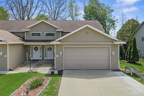 Photo of 425 14th Avenue, Baraboo, WI 53913 (MLS # 2022634)
