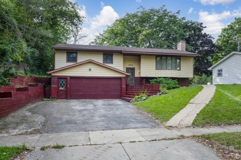 Photo of 2806 Warner Street, Madison, WI 53713 (MLS # 2032954)