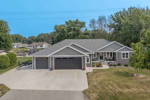 Photo of 155 Washington Street, Winneconne, WI 54986 (MLS # 2006036)