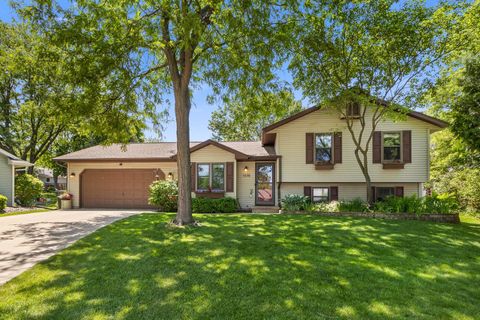 Photo of 1036 Villa Circle, Sun Prairie, WI 53590 (MLS # 2026474)