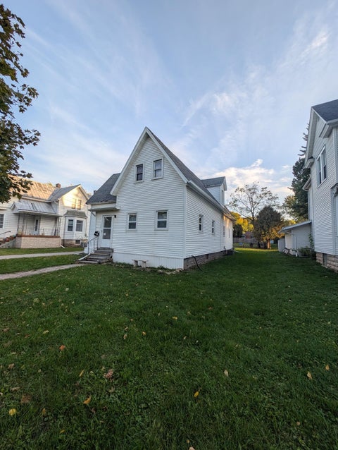 Photo of 242 E MERRILL Avenue, Fond du Lac, WI 54935 (MLS # 2034458)
