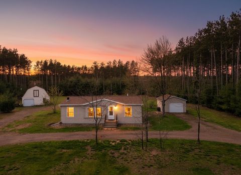 Photo of 625 N Fourth Avenue, Redgranite, WI 54970 (MLS # 2022334)
