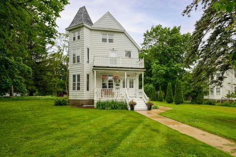 Photo of 122 N 2nd Street, Mount Horeb, WI 53572 (MLS # 2027681)
