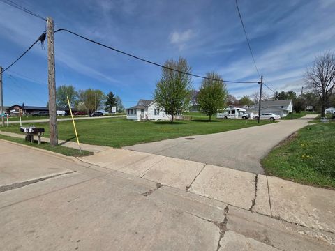 Photo of 525 W Water Street, Shullsburg, WI 53586 (MLS # 2021689)