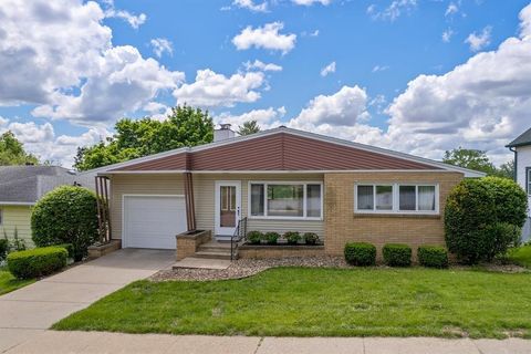 Photo of 822 W Pleasant Street, Portage, WI 53901 (MLS # 2017453)