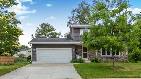 Photo of 1289 Crossing Ridge Trail, Sun Prairie, WI 53590 (MLS # 2025543)