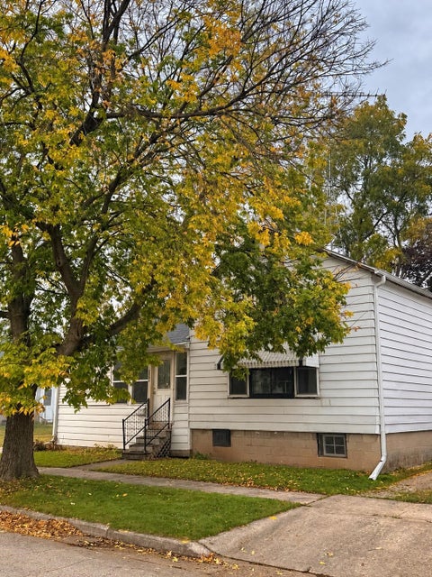 Photo of 164 Chestnut Street, Fond du Lac, WI 54935 (MLS # 2034420)