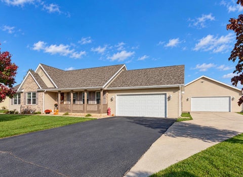 Photo of 1011 E Whippoorwill Way, Beloit, WI 53511 (MLS # 2035019)