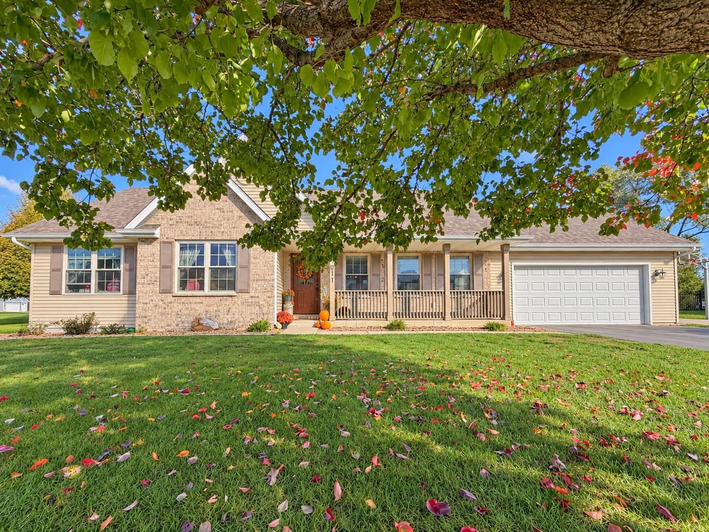 1011 E Whippoorwill Way