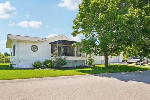 Photo of 412 Harbor Heights Drive, Waterford, WI 53185 (MLS # 2026612)