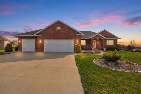 Photo of 3034 Saddle Brooke Trail, Sun Prairie, WI 53590 (MLS # 2020295)