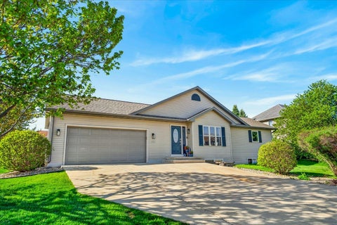 Photo of 806 Longwood Drive, Oregon, WI 53575 (MLS # 2022548)