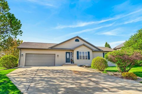 Photo of 806 Longwood Drive, Oregon, WI 53575 (MLS # 2022548)