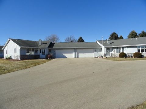 Photo of 4025 Mackinac Dr, Janesville, WI 53546 (MLS # 2016897)