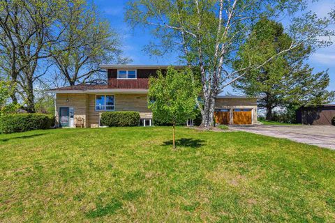 Photo of 319 Hillcrest Drive, Beaver Dam, WI 53916 (MLS # 2023526)